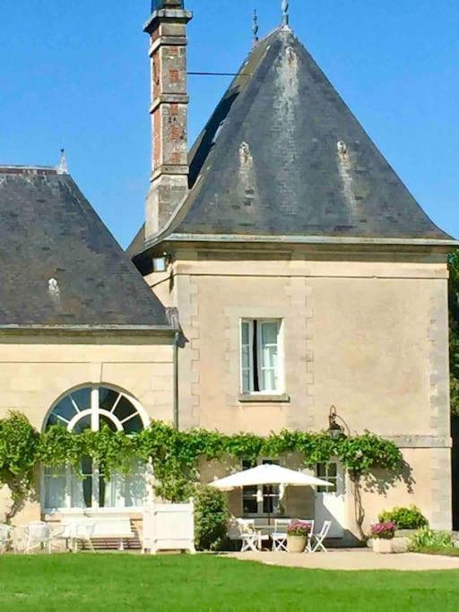 Charming Romantic Tower In Chateau Estate Ocquerre Exterior foto